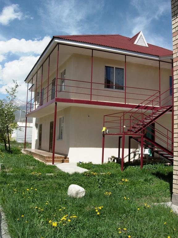 Meerim Murok Бостери Экстерьер фото