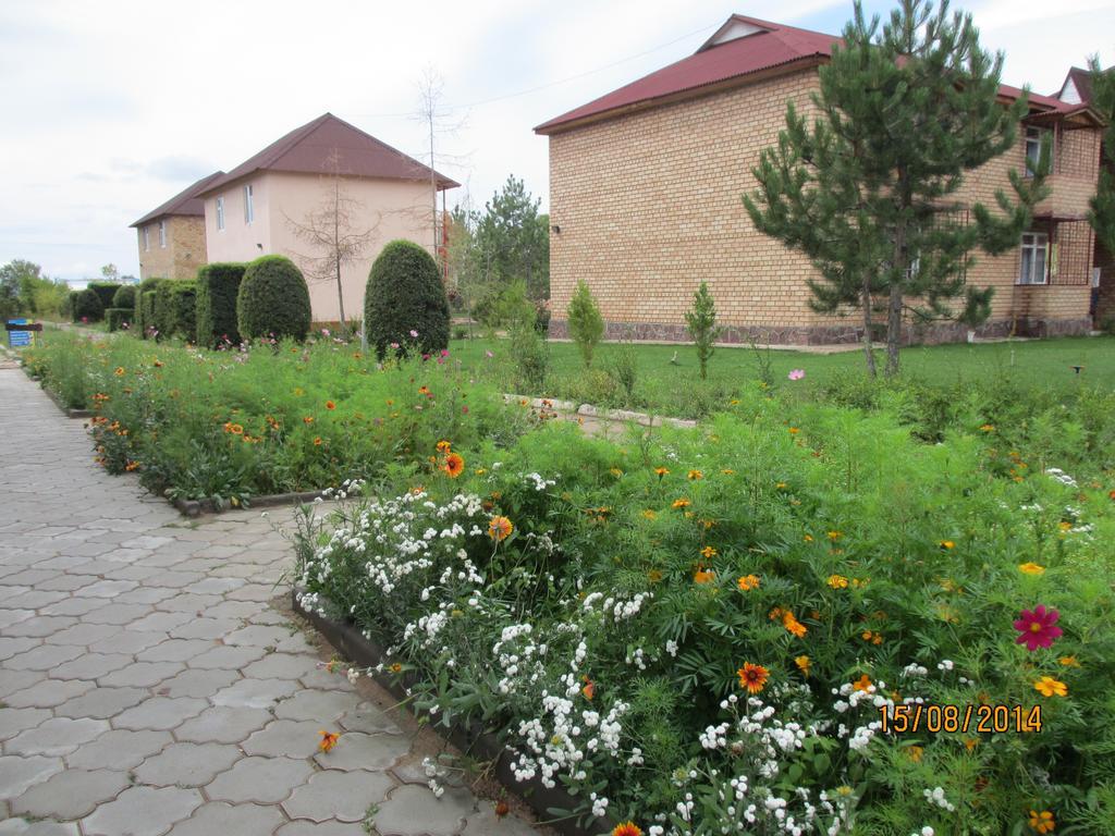 Meerim Murok Бостери Экстерьер фото